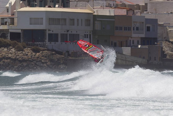 Iballa front side smack -  PWA Pozo World Cup 2012 ©  John Carter / PWA http://www.pwaworldtour.com